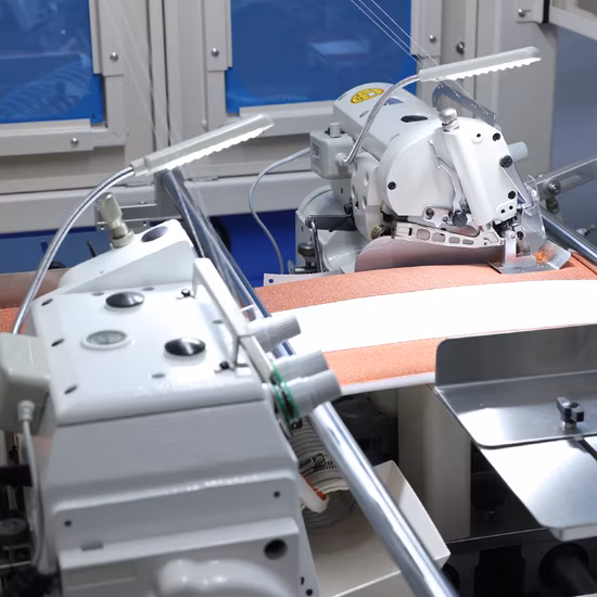 Linha de produção de costura lateral automática da beira do colchão da máquina de costura do colchão